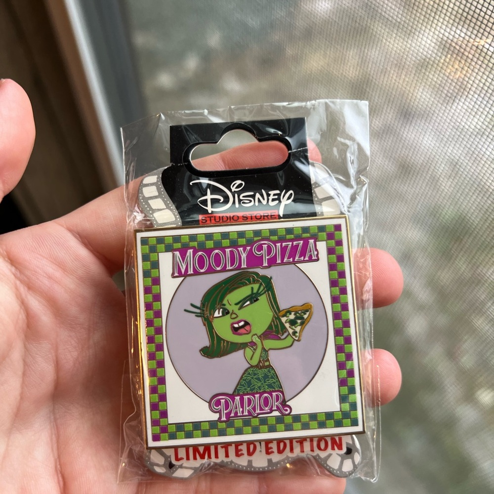 Disney LE 400 DSSH disgust pin